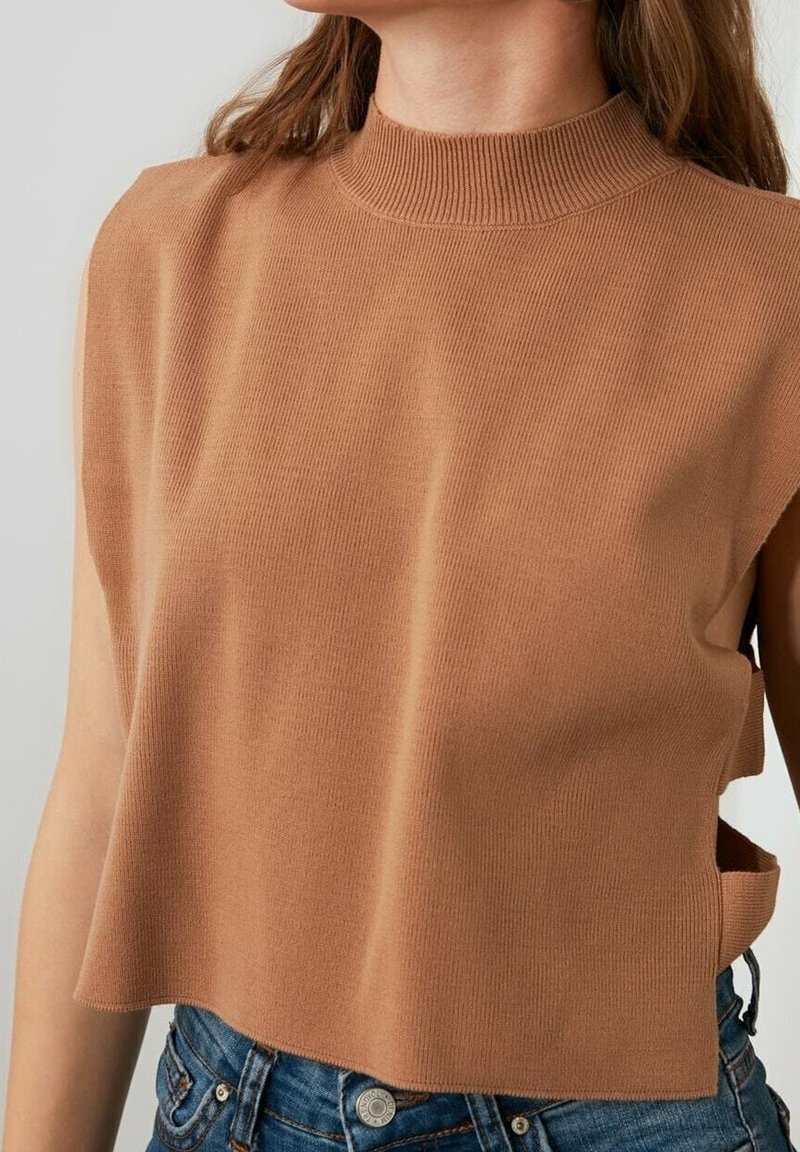 Trendyol Stickad tröja - brown