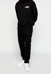 Multiply Apparel Mikina s kapucí - black