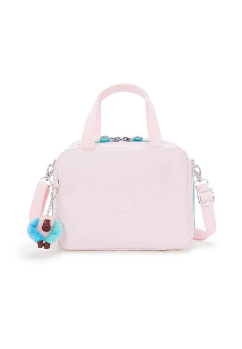 Borsa rettangolare rosa con cerniere a contrasto, manici doppi, tracolla removibile e un accessorio portachiavi soffice blu e bianco.
