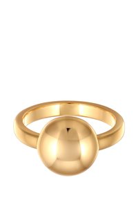 Goudvergulde ring met een glad, bolvormig ontwerp in het midden en een gepolijst band. Het oppervlak weerkaatst het licht en voegt glans toe.