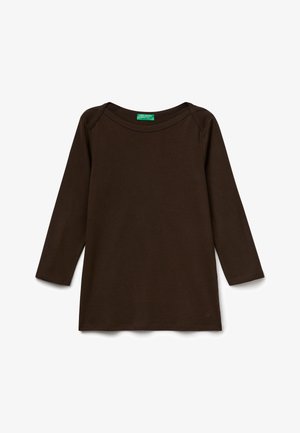 Braunes Langarmshirt mit rundem Ausschnitt und lockerer Passform. Einfaches Design, weicher Textilstoff, mit einem Logo am Saum.