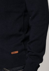 Pier One Stickad tröja - dark blue