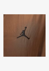 Unselected, light british tan black