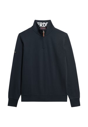 Navyblauwe sweater met een hoge kraag en een halve rits. Voorzien van ribgebreide manchetten en een gestructureerde stof. Klein logo op de mouw.