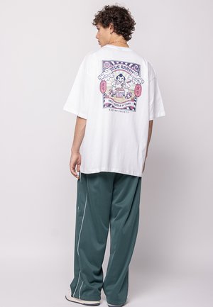 Kaotiko OISHI RAMEN UNISEX - Majica kratkih rukava s printom - white