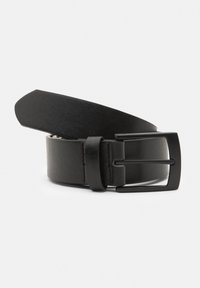 Cintura in pelle nera con una superficie liscia, fibbia rettangolare e una punta a forma conica. Presenta un design classico adatto a vari outfit.