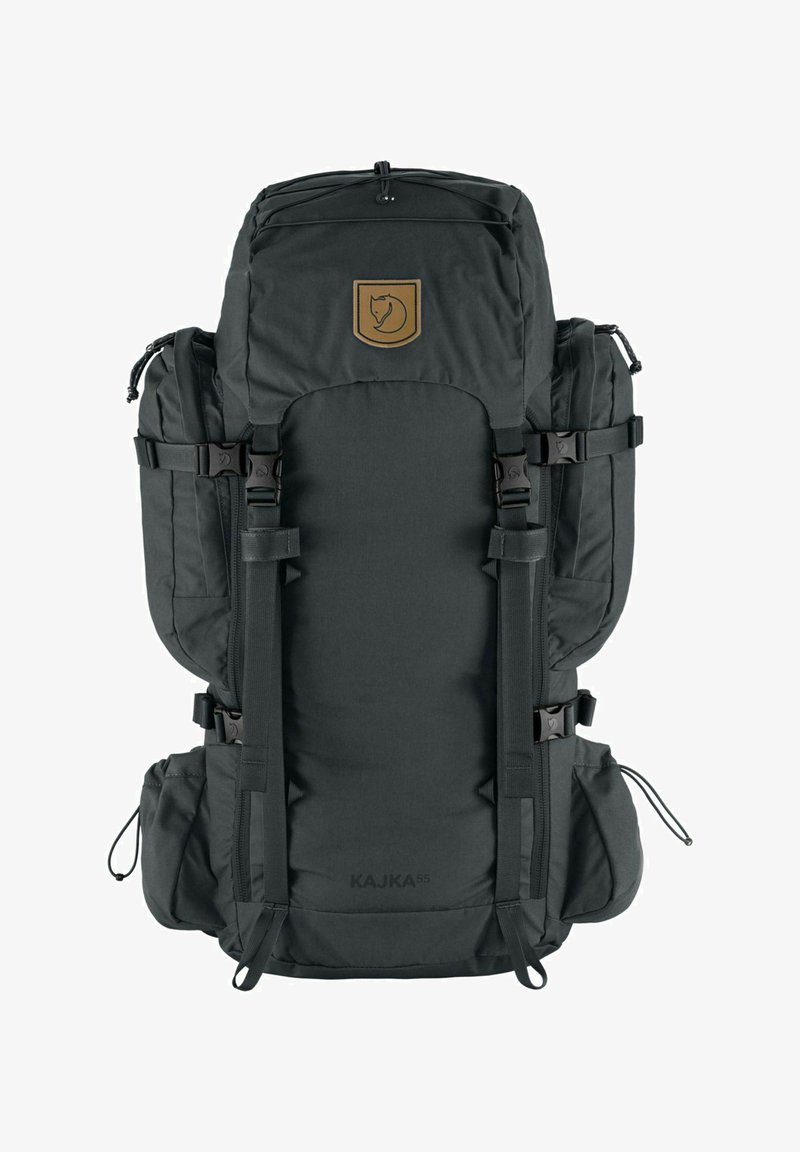 Μαύρος σακίδιο πεζοπορίας με ανθεκτικό εξωτερικό από νάιλον, ρυθμιζόμενους ιμάντες, δύο πλαϊνές τσέπες και ετικέτα λογότυπου εμπρόσθια.