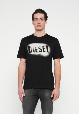 ADJUST - Nyomott mintás póló - black