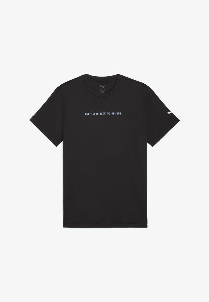 Juodas sportinis marškinėliai su tekstu "NELIK ATGAL" ir "PR KLUBAS" šviesiai mėlyna spalva, su maža logotipo ant rankovės.