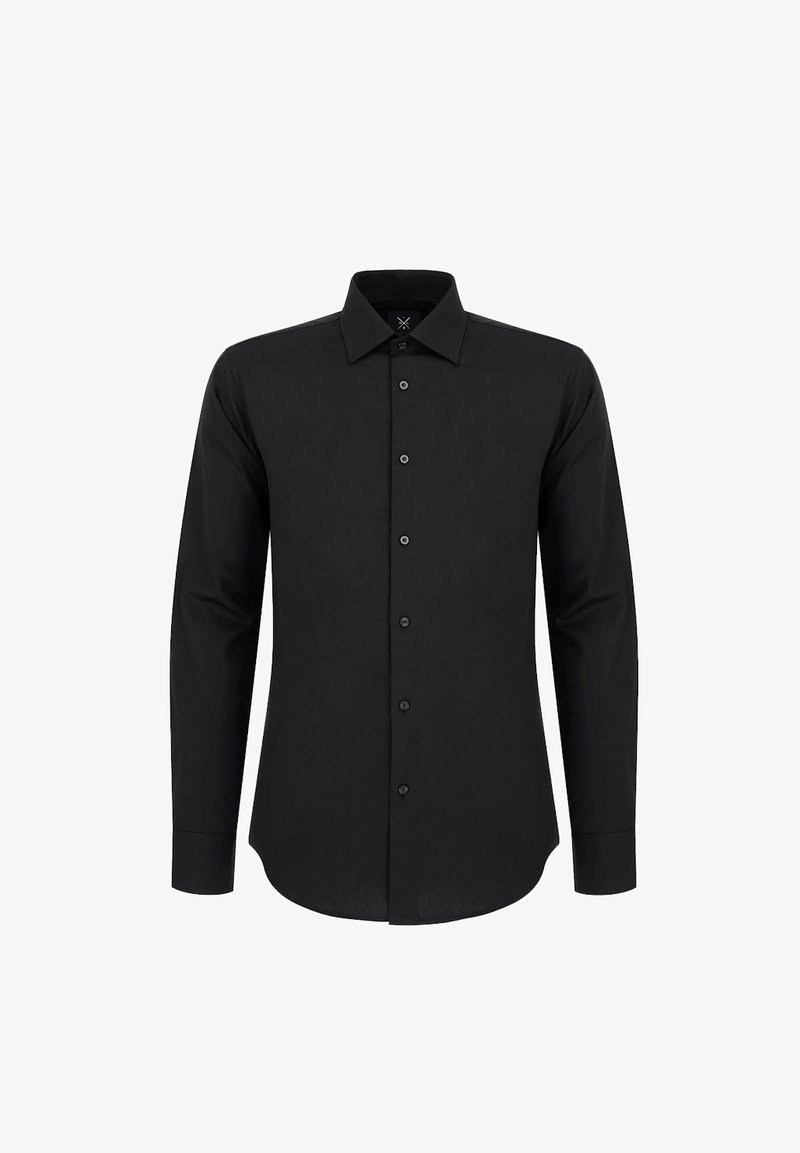 Czarna koszula z długim rękawem, wykonana z gładkiego materiału; posiada spiczasty kołnierz, zapięcie na guziki z przodu oraz dopasowany krój z zaokrąglonym dołem.