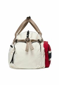 Borsa a tracolla bianca e rossa con manici beige, tasche frontali con zip e cursori della zip neri su uno sfondo bianco.