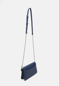 COACH COVERED CLOSURE TABBY CHAIN - Bandolera - deep blue