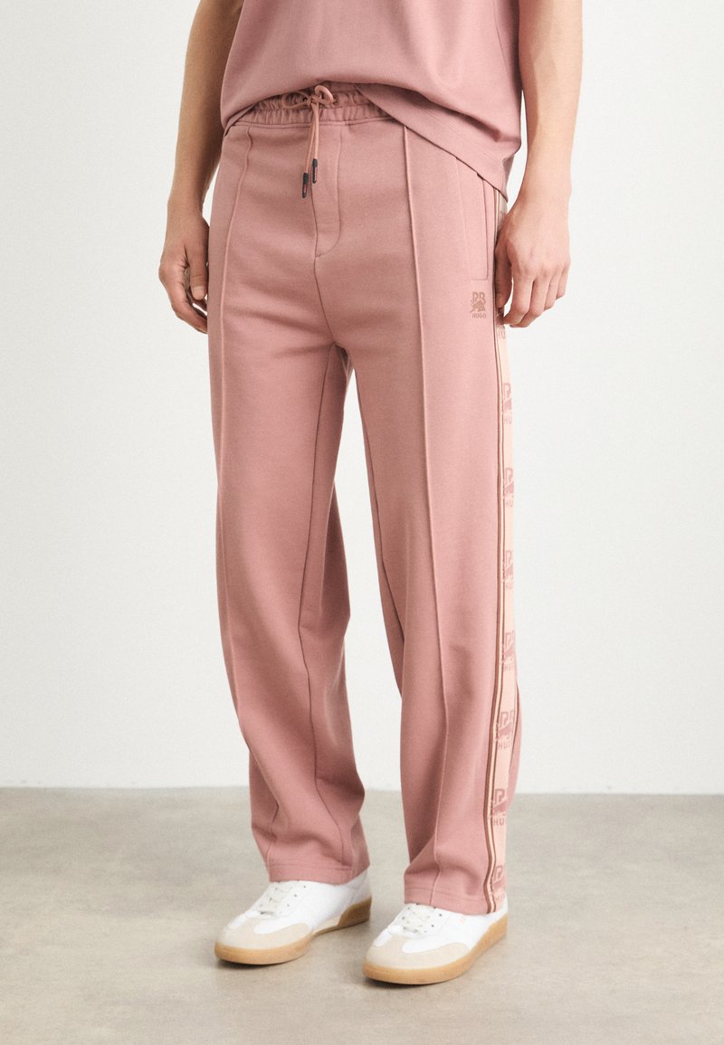 HUGO DISHORTE - Joggebukse - light pastel pink