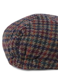 Wełniana czapka typu flat cap w wzór w hounds-tooth, z ciemnoniebieskimi, czerwonymi, zielonymi i żółtymi odcieniami. Teksturowany, zakrzywiony kształt z wyraźną górą.