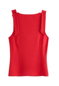 Červený bezramínkový top z texturované tkaniny. Má široké ramínka s mašlemi a přiléhavý střih. Hladký povrch, bez viditelných zapínání.