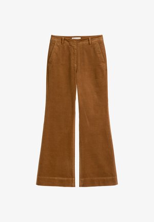 Bruine flared broeken gemaakt van zachte stof, met zijzakken en een gladde textuur. Schone lijnen en gestikte zomen maken het ontwerp compleet.