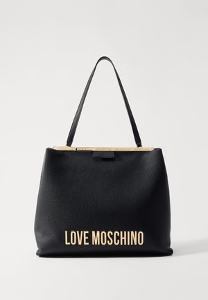Sort tekstureret lædertaske med enkelt strop og guld "LOVE MOSCHINO" logo på forsiden og øverste kant.
