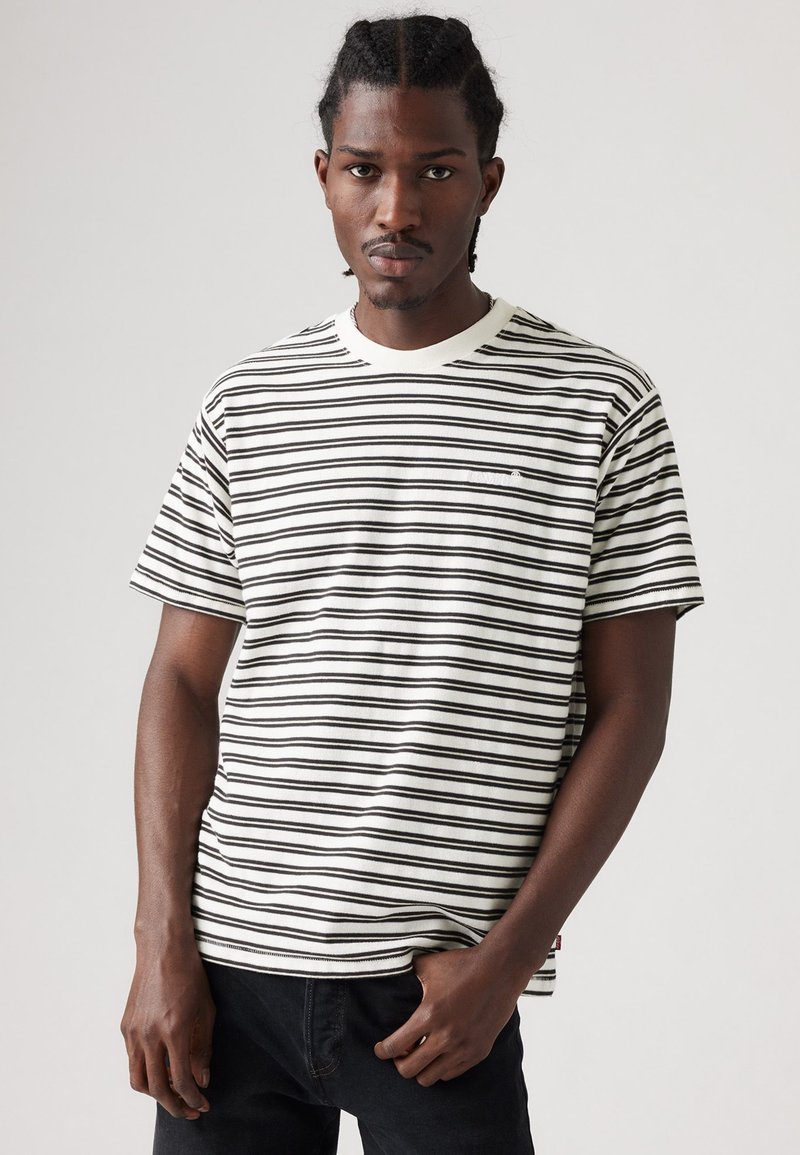Levi's® RED TAB™ VINTAGE TEE - Tricou basic - white sand