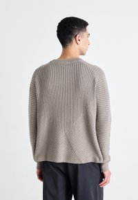 Weekday RELAXED - Jersey de punto - dusty mole