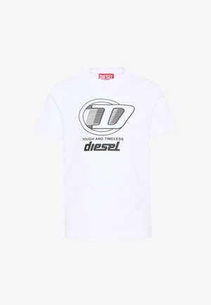 Witte Diesel T-shirt met zwarte tekst "TOUGH AND TIMELESS", een gestileerd "D" logo en de merknaam Diesel op de voorkant.