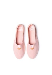 Espadrillas in tela rosa con un accento in pelle beige sul davanti, chiusura posteriore e suola in giuta intrecciata. Nome del marchio "Toni Pons" visibile all'interno.