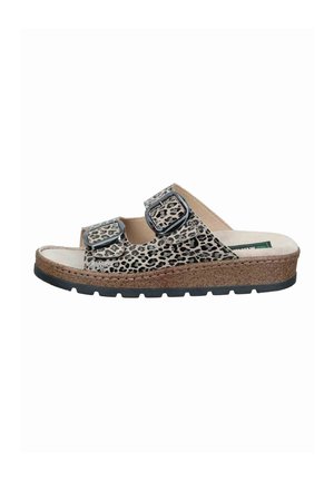 Offene Slip-On-Sandale mit Leopardenmuster-Riemen, zwei schwarzen Schnallen, Kork-Keilsohle und strukturiertem schwarzem Laufsohlenboden.