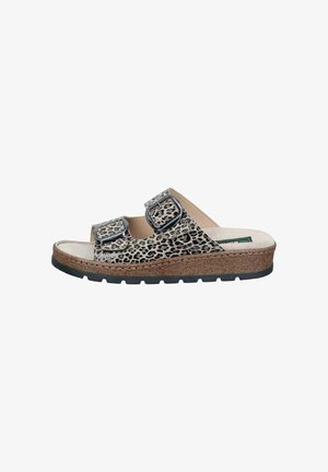 Offene Slip-On-Sandale mit Leopardenmuster-Riemen, zwei schwarzen Schnallen, Kork-Keilsohle und strukturiertem schwarzem Laufsohlenboden.