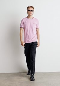 BOSS TAUL - Pamata T-krekls - light/pastel purple