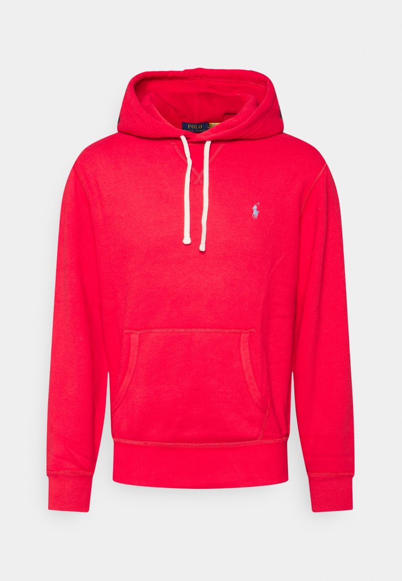 Sweat à capuche rouge avec cordons blancs, poche kangourou à l'avant et petit logo blanc brodé sur le côté gauche de la poitrine.
