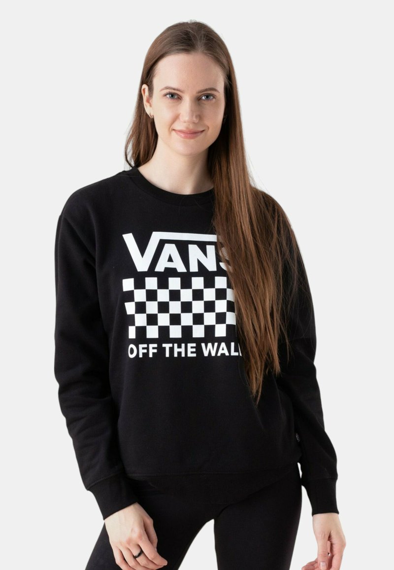 Sudadera negra de algodón con cuello redondo. Presenta un patrón de damero blanco y el logo "VANS OFF THE WALL" de manera destacada.