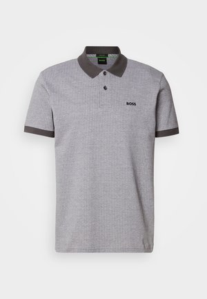 Polo in grigio chiaro con motivo all-over, colletto e polsini grigio scuro, pattina con tre bottoni e logo ricamato sul lato sinistro del petto.