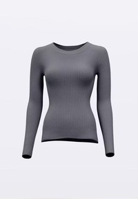 Suéter gris de manga larga con textura acanalada y cuello redondo, con una superficie texturizada y un dobladillo oscuro en contraste. Tejido elástico.