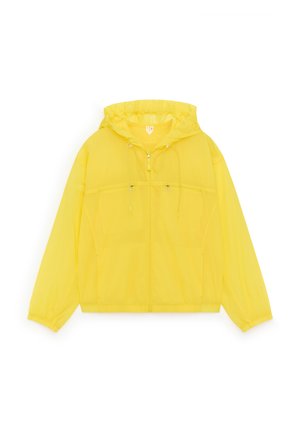Veste légère jaune à capuche avec fermeture éclair frontale, cordons de serrage et poches poitrine zippées, présentée à plat sur fond blanc.
