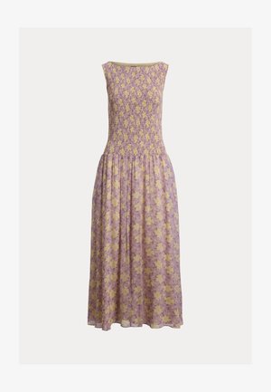 Alyvinė gėlėta suknelė su susmaukytu liemeniu ir be rankovių. Pagaminta iš lengvos medžiagos, puošta geltonomis gėlėmis, su laisvai krintančia, iki kulkšnių siekiančia sijono dalimi.