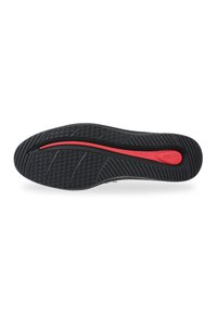Sole in gomma nera con superficie texturizzata, caratterizzata da una striscia rossa lungo il centro. Progettata per una maggiore aderenza e durabilità.