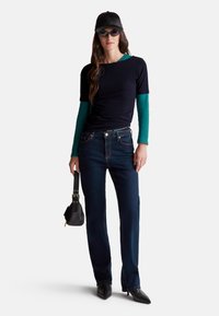 United Colors of Benetton SLIM FIT REVERSIBLE - Jednoduché tričko - blue