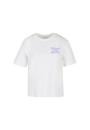 Fehér pamut póló, rövid ujjakkal, kerek nyakkivágással, a bal felső oldalon lila felirattal: "Álmok a valóság felett".