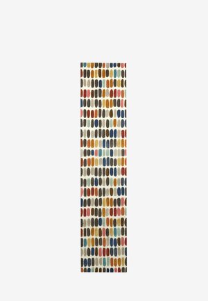 Langer rechteckiger Teppich mit Reihen von dicht nebeneinander liegenden ovalen Formen in verschiedenen Farben, darunter Rot, Blau, Gelb und Grau, auf hellem Hintergrund.