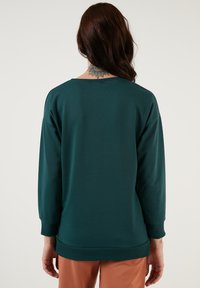 LELA CREW NECK - Sportska majica - dark green melange