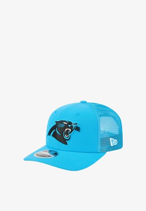 Blaues Cap mit Netzrücken, mit einem gestickten schwarzen Panther-Logo auf der Vorderseite, festem Schirm und New Era-Branding an der Seite.