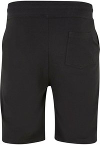 Crne kratke hlače od glatkog materijala, s elastičnom gumom u struku i jednim stražnjim džepom. Jednostavan, minimalistički dizajn bez uzoraka.