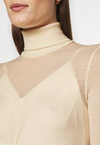 ARKET Camisola - white dusty