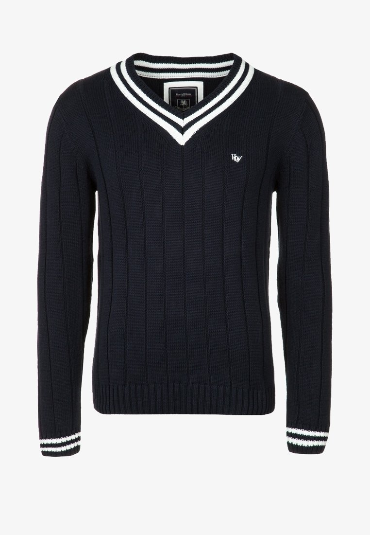 Pull en maille bleu marine à col en V, avec double rayures blanches sur le col et les poignets, arborant un petit logo "HW" blanc sur la poitrine.