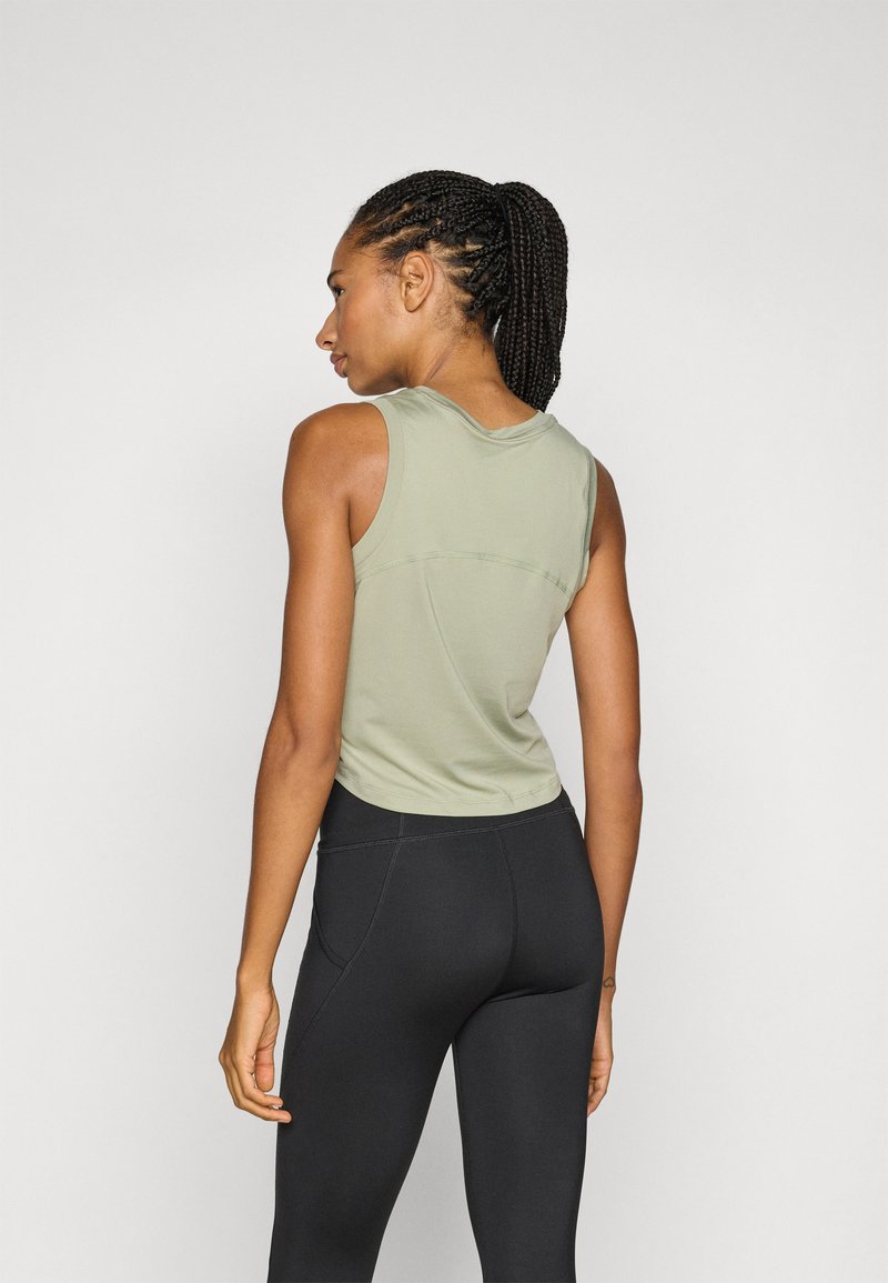 Puma W CLOUDSPUN SLEEVELESS TANK - Top - lux army