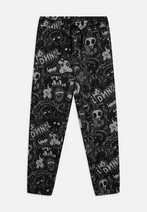 Juodos treniruočių kelnės, puoštos įvairiomis pilkomis, būdingomis animaciniams piešiniams grafikomis ir tekstu, su elastinga juosta ir raišteliais.