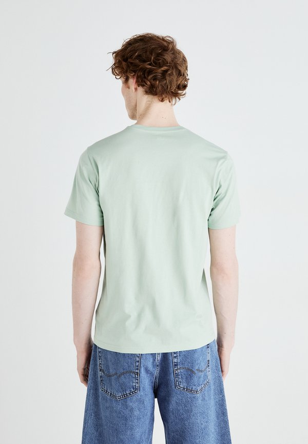 PATCH LOGO TEE - Basic T-shirt - soft sage4