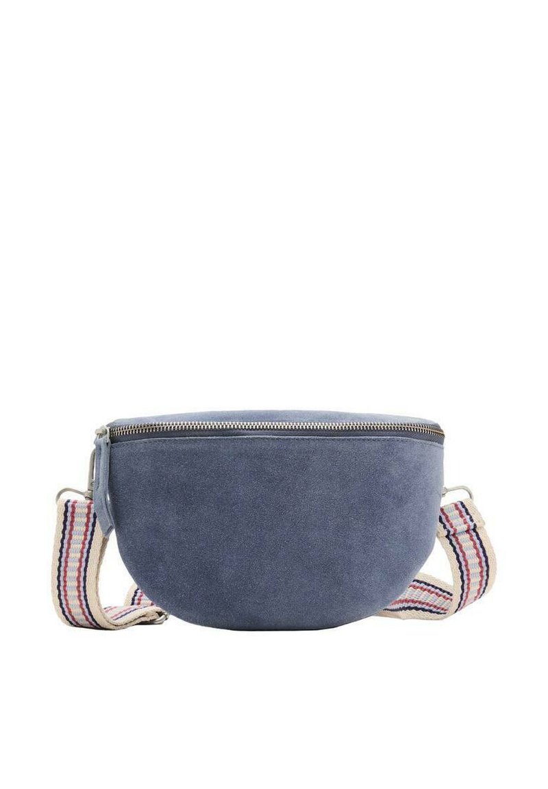 Borsa circolare in suede blu con chiusura a zip e una tracolla in tela a righe. Texture liscia e design minimalista.