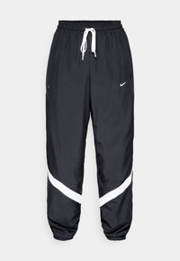 Sorte sportsbukser med elastisk talje, hvid snøre, hvide accentstriber, mesh sidepaneler og elastiske manchetter ved anklerne.