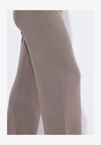 Unselected, pale brown