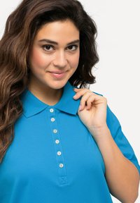 Ulla Popken MANCHES COURTES - Polo - sapphire blue